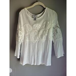 EmmaGWhite Blouse With Crocheted Pattern Women's Size Small